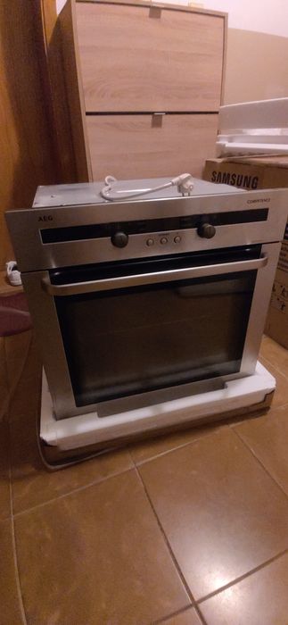 Фурна за вграждане АЕГ