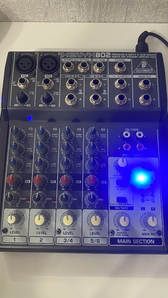 Микшерный пульт Behringer Xenyx 802