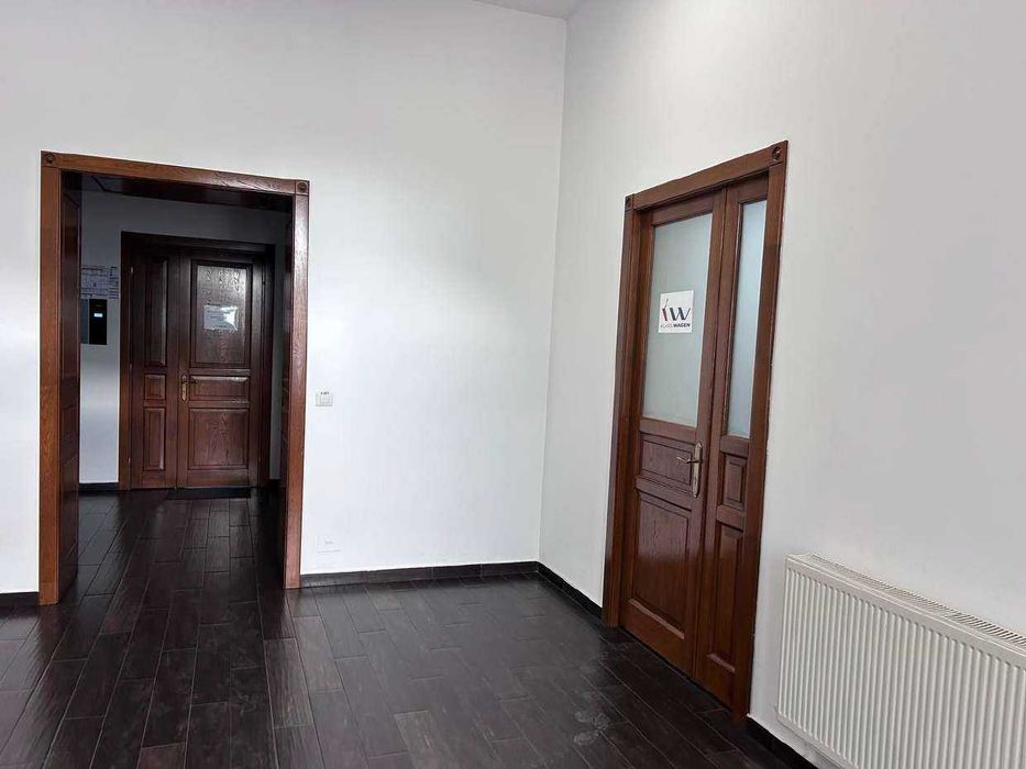 Spatii de birouri pe Aurel Vlaicu, Tatarasi. 44mp si 75mp.