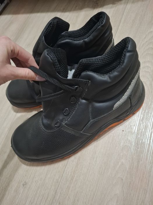 Продам мужскую обувь