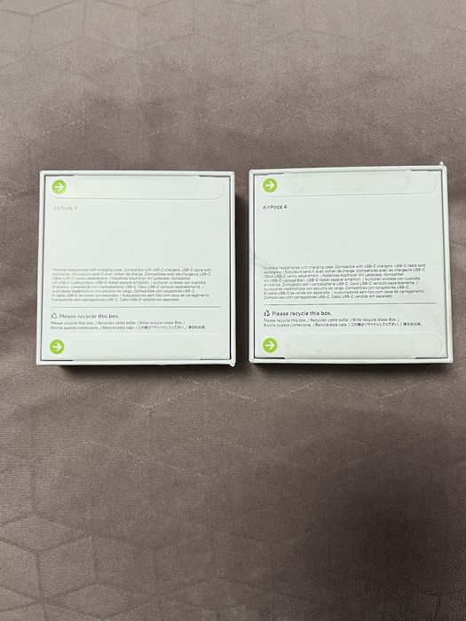 Airpods 4 sigilate, 2 bucati