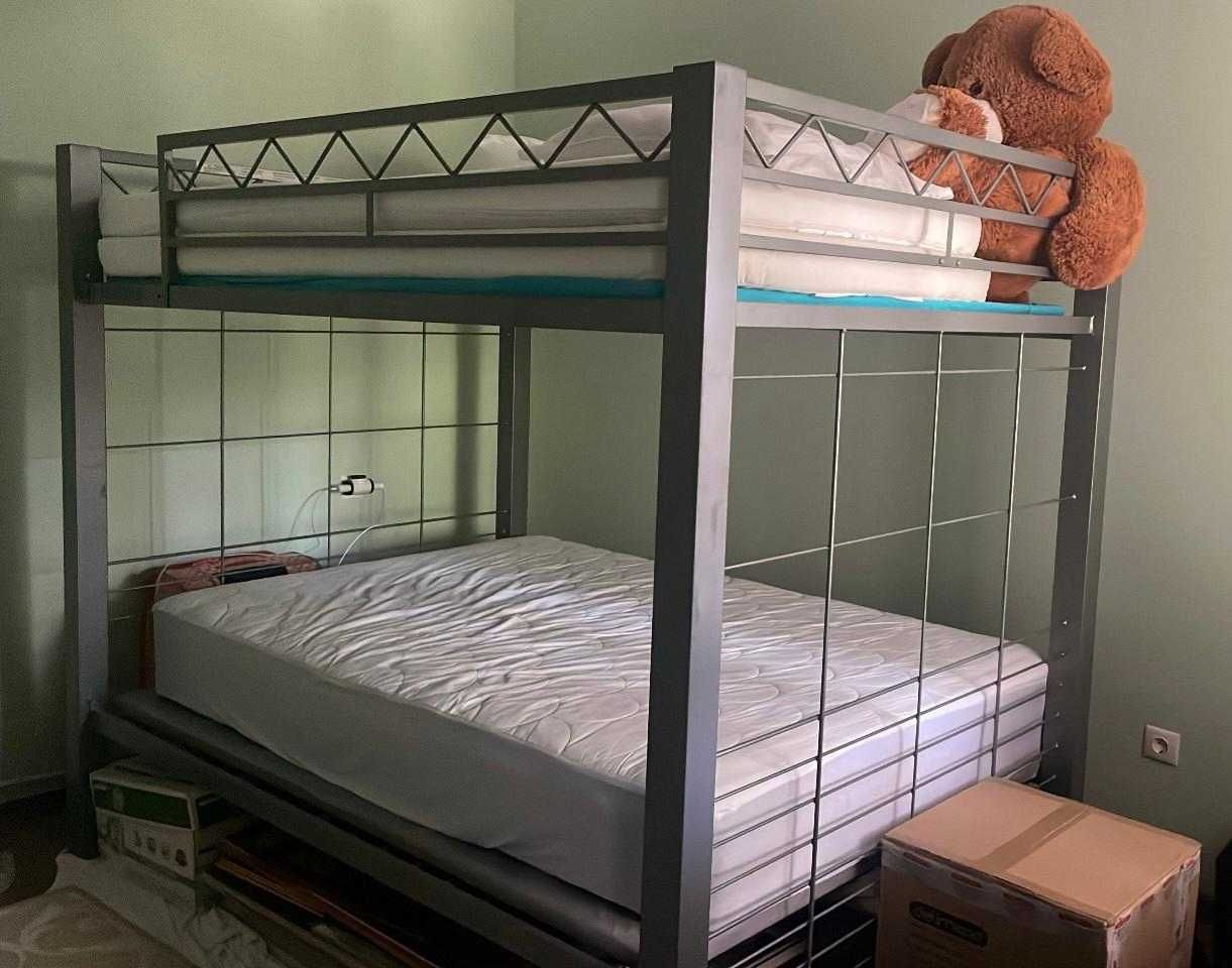 Продавам детско двуетажно легло