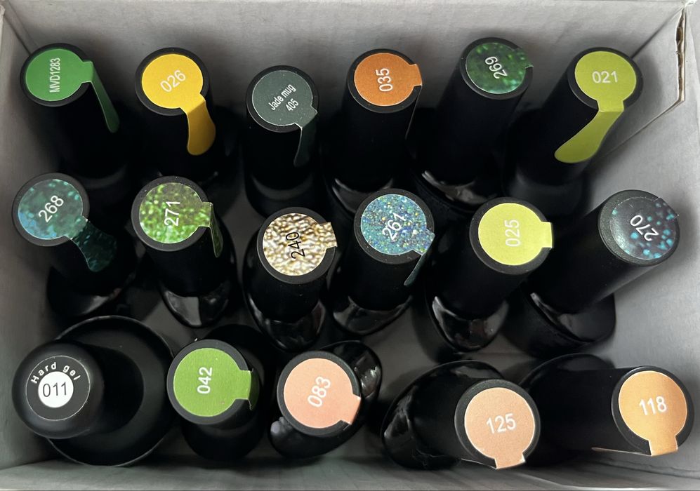 колекция от гел лакове MİXCOCO в отлично състояние.(над 60 нюанса)