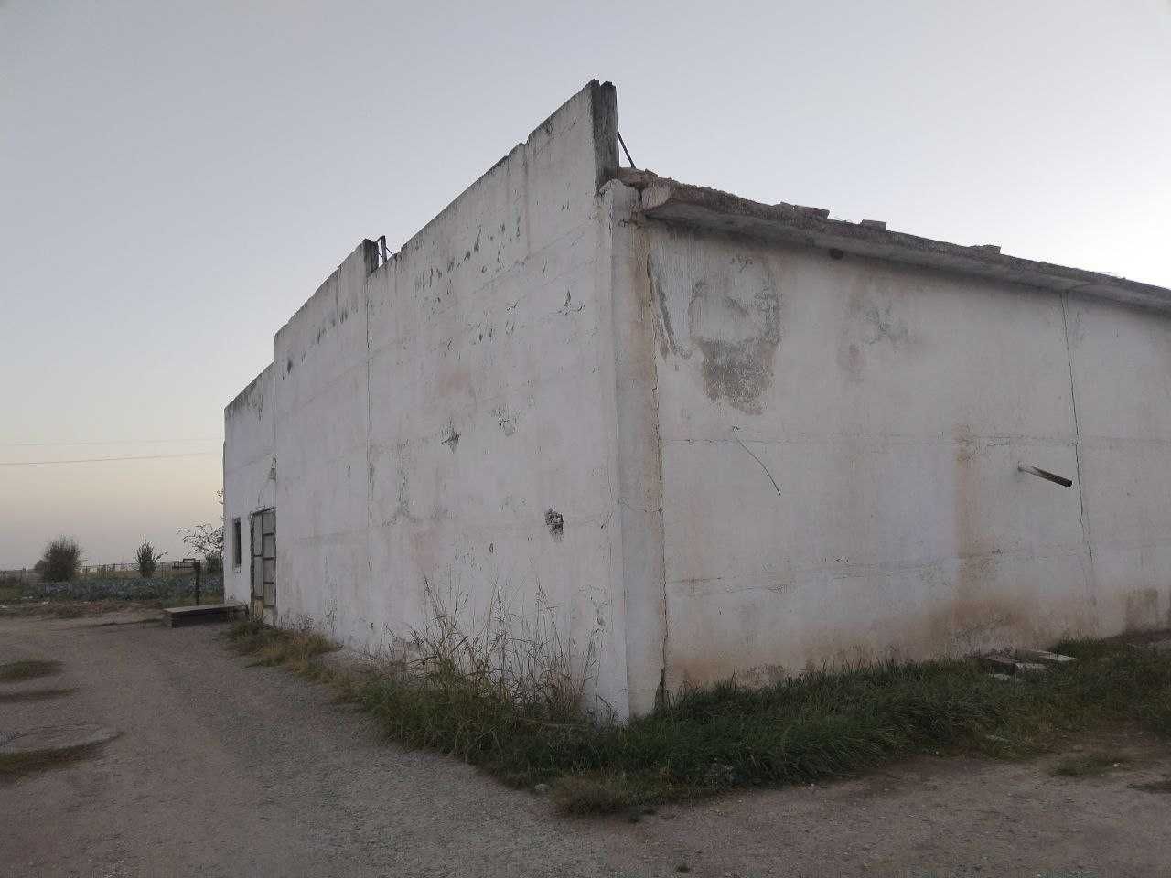 Sariosiyoda omborxona binosi bolib tolash sharti asosida sotiladi