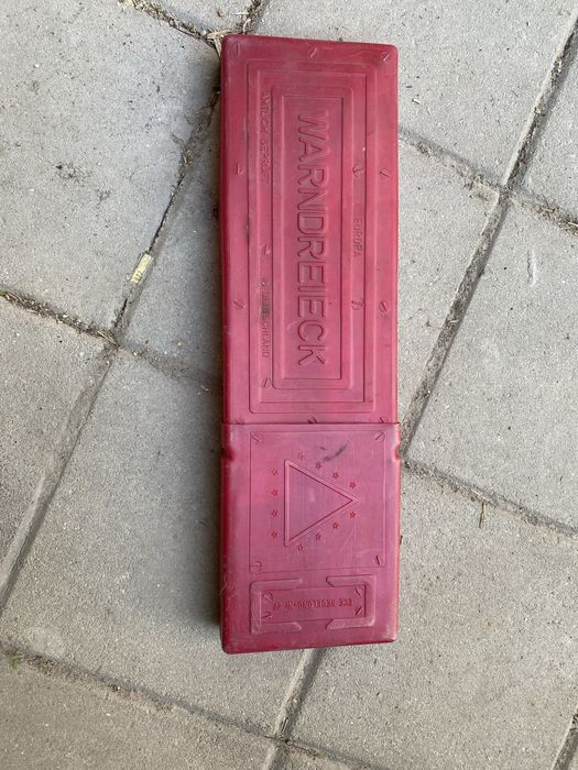 Авариен триъгълнис със стойка