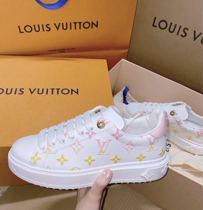 Adidasi Louis Vuitton