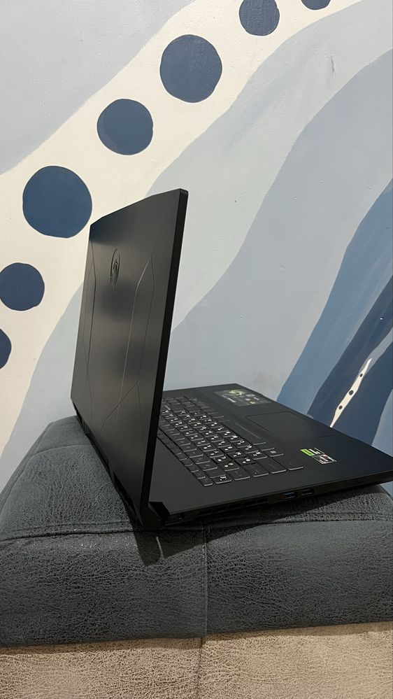 Игровой ноутбук MSI BRAVO 17 D7VF (Korea)  Состояние идеальная