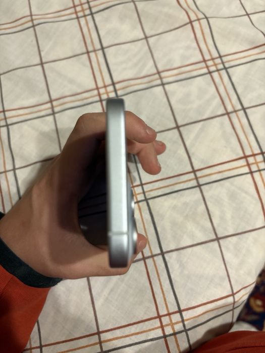 Айфон 15 (много добро състояние)