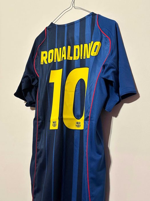 Тениска на Ronaldinho в Barcelona - НОВО ; НАЙ ДОБРА ЦЕНА!