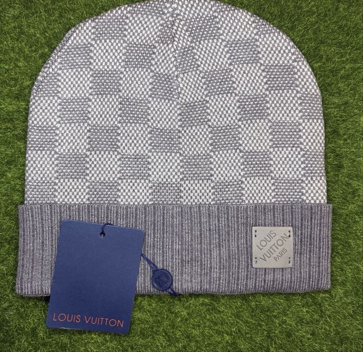 Pachet 2  caciului lv gri noua cu eticheta