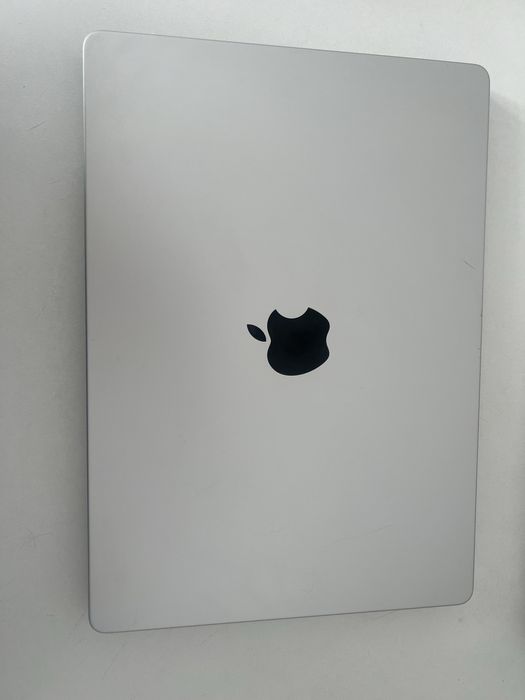 Продам Apple Macbook Pro 14, 2023, 14.2”/8 гб, SSD 512 гбайт MR7J3