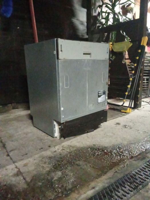 Vând mașină de spălat vase