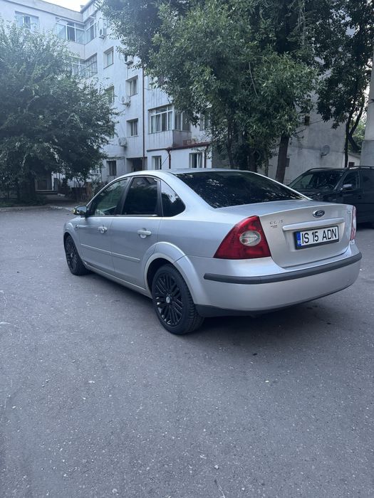 Ford Focus 2 Ghia 1.6 TDCI