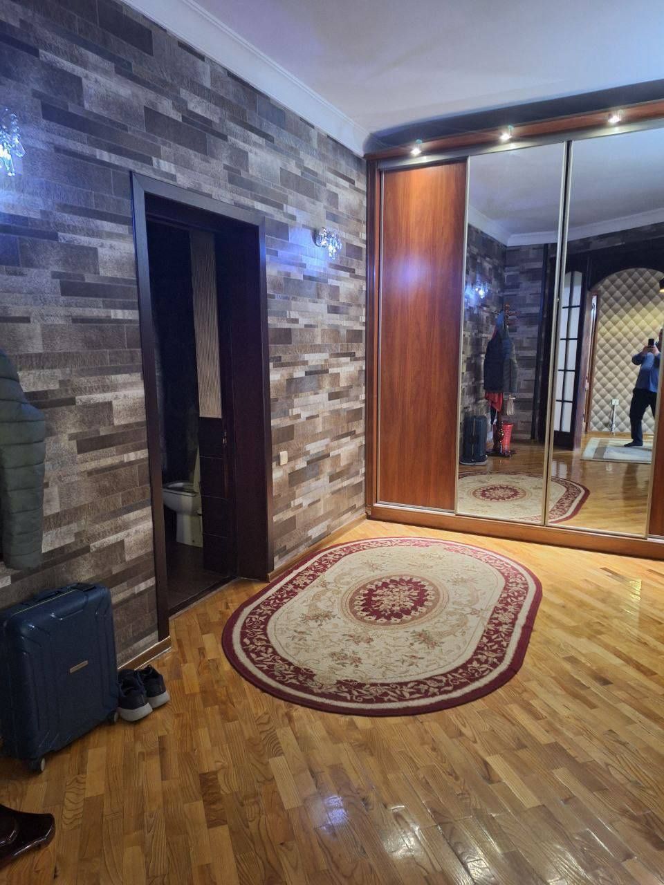 Продаётся квартира на Ойбеке 280 кв.м. 3 комнатная Габус