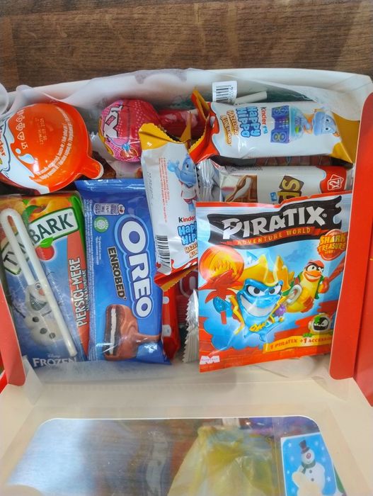 Vând cutii cu dulciuri pentru Moș Nicolae