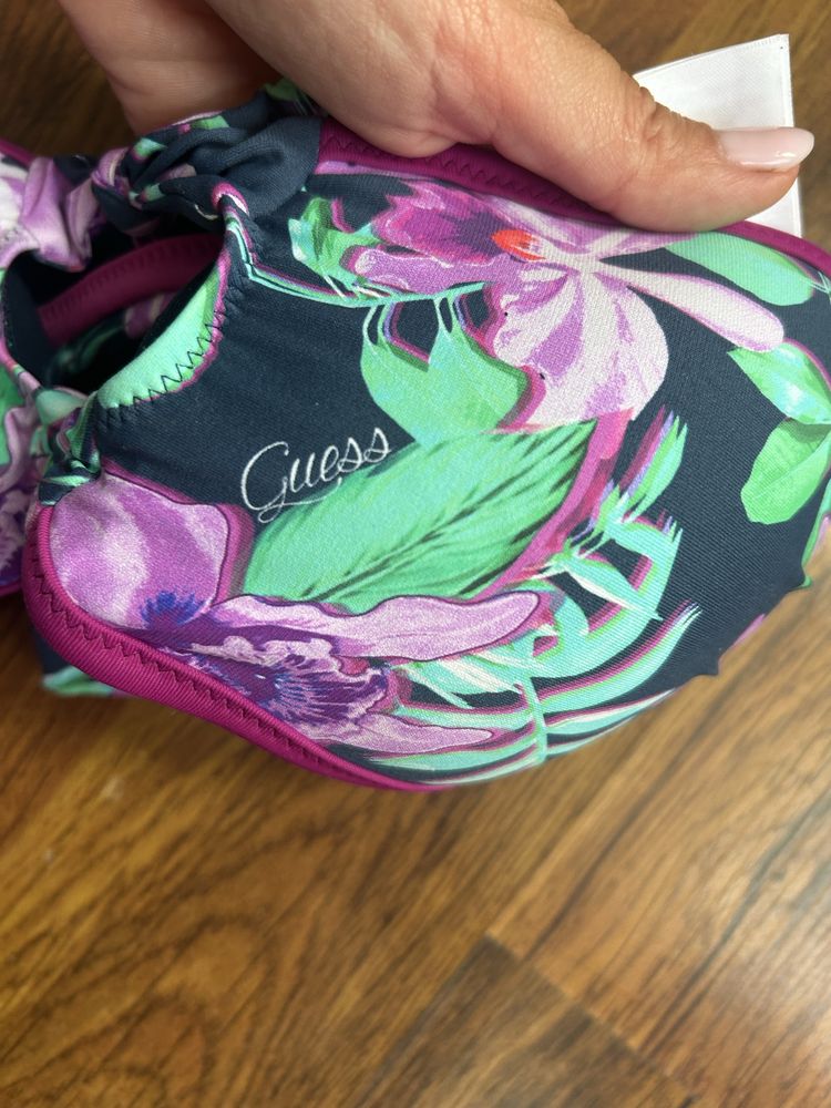 Бански Guess