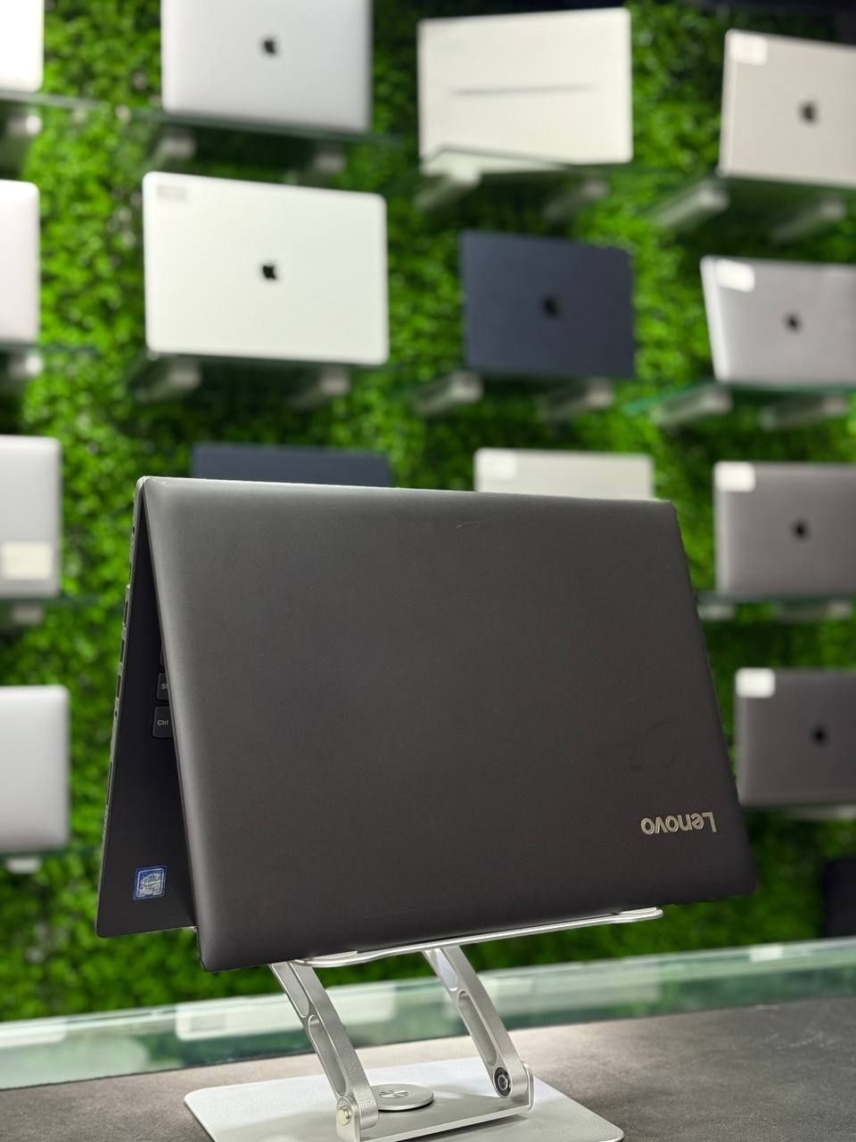 Lenova notebook sotiladi arzon narxda bonuslari bor