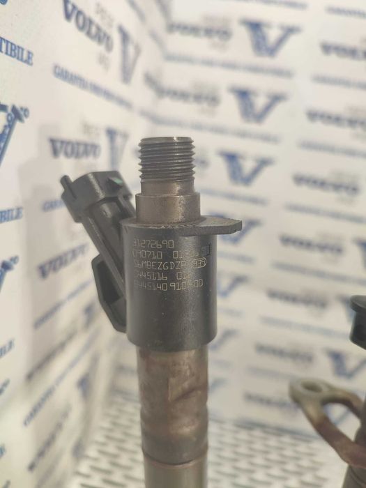 Injector VOLVO 2.4D5 E5 S60 V60 V70 XC70 XC60 31272690