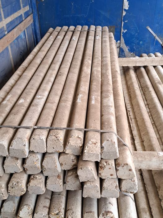 Stalpi de beton.