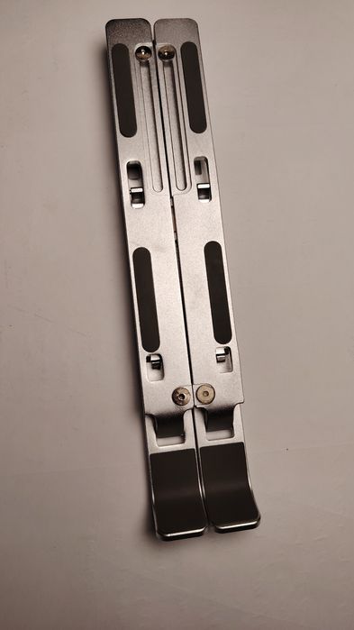 Подставка для ноутбука вертикальная