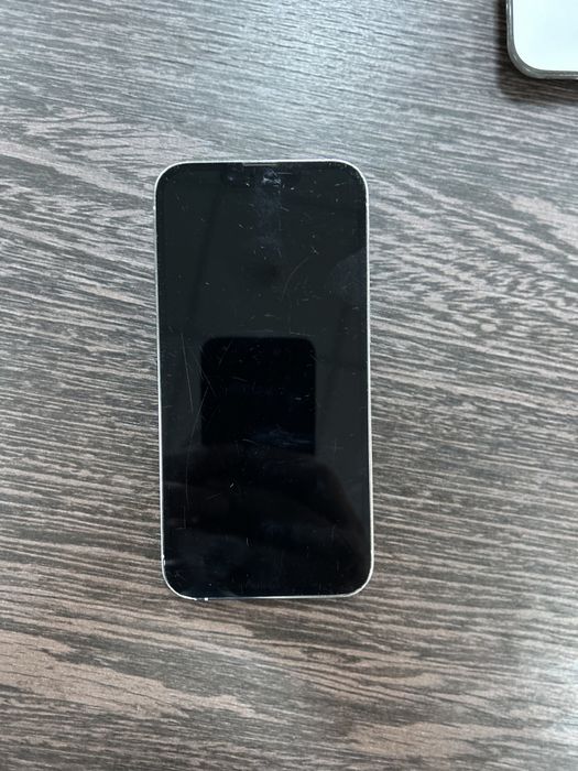 Iphone 13 pro folosit, stare buna