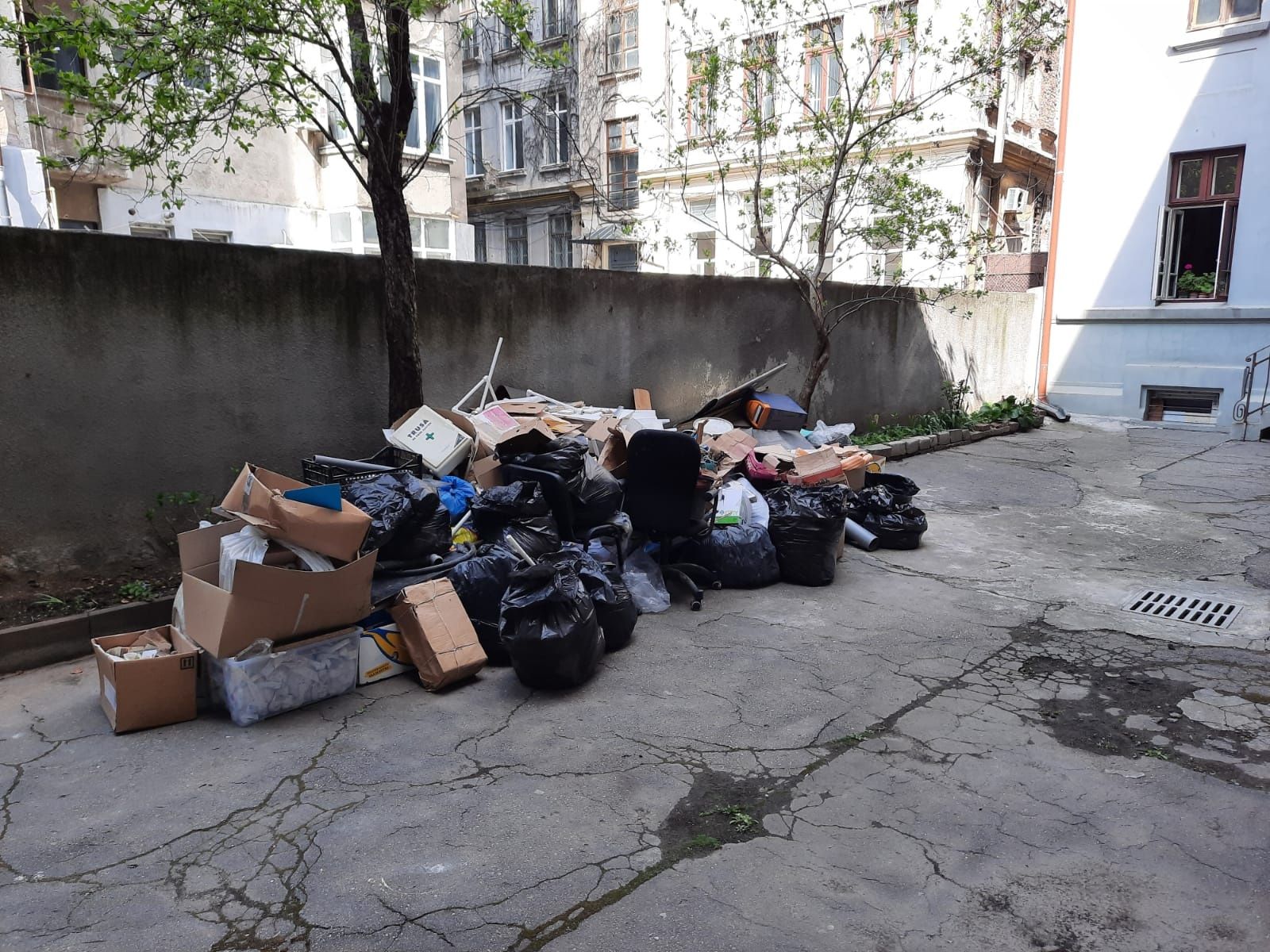 Transport moloz Evacuare moloz Debarasare mobila/Evacuare apartamente