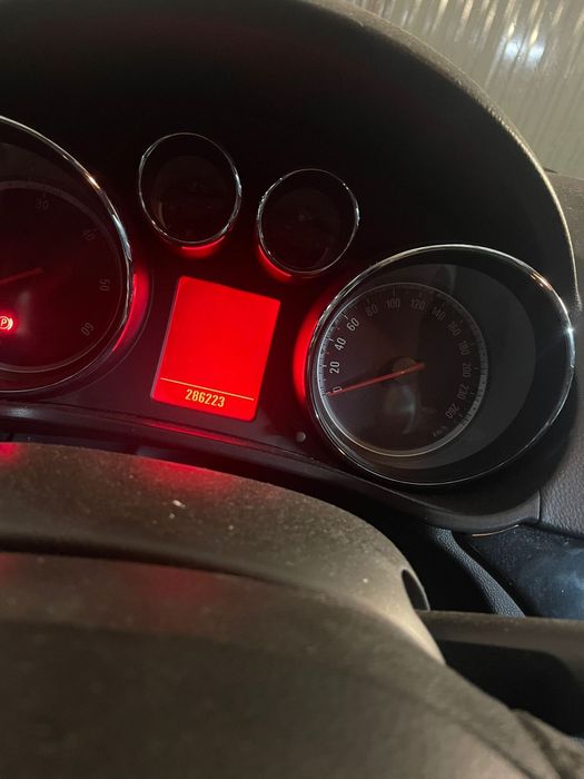 Vând Opel insigna sport touter