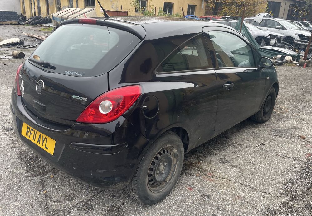 Opel corsa d 1.0 i на части
