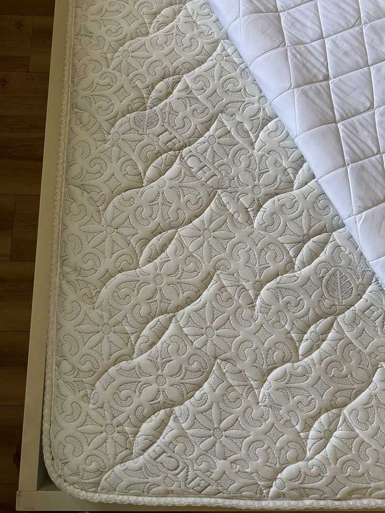 Продается двуспальная кровать