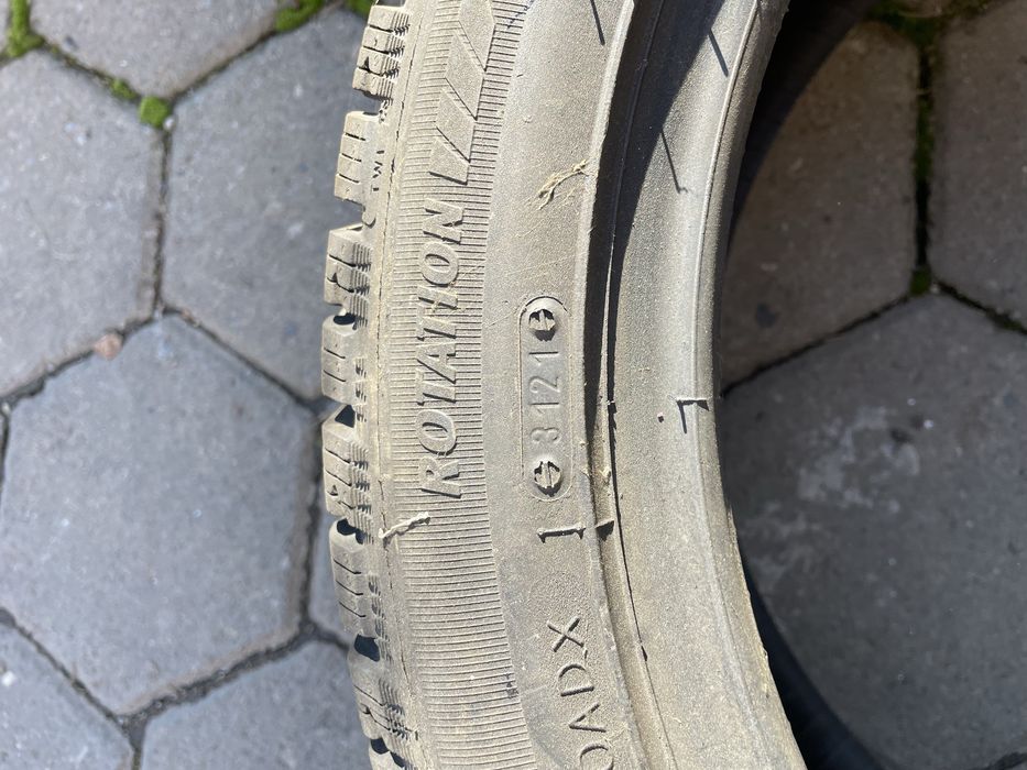 Vand doua anvelope iarna