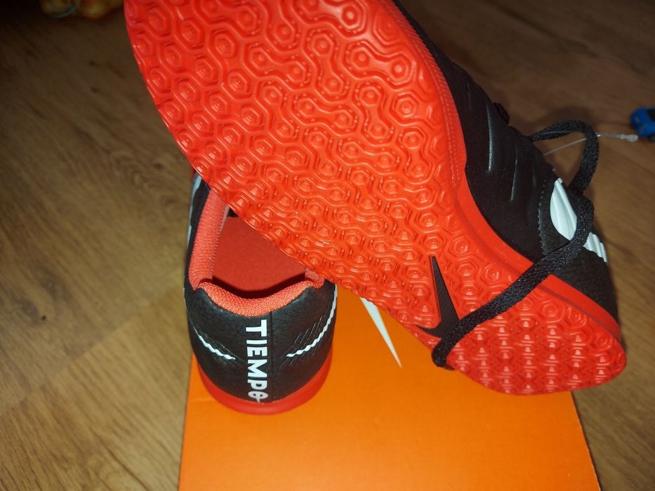 Нови стоножки, бутонки за футбол, adidas 38н, найk Nike, puma, umbro