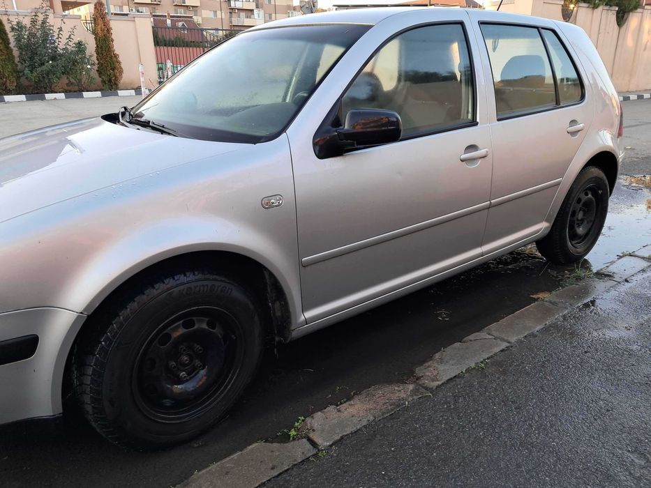 VW Golf 4,  1.6  16v     1800 lei, motor avariat, pt. dezmembrari!