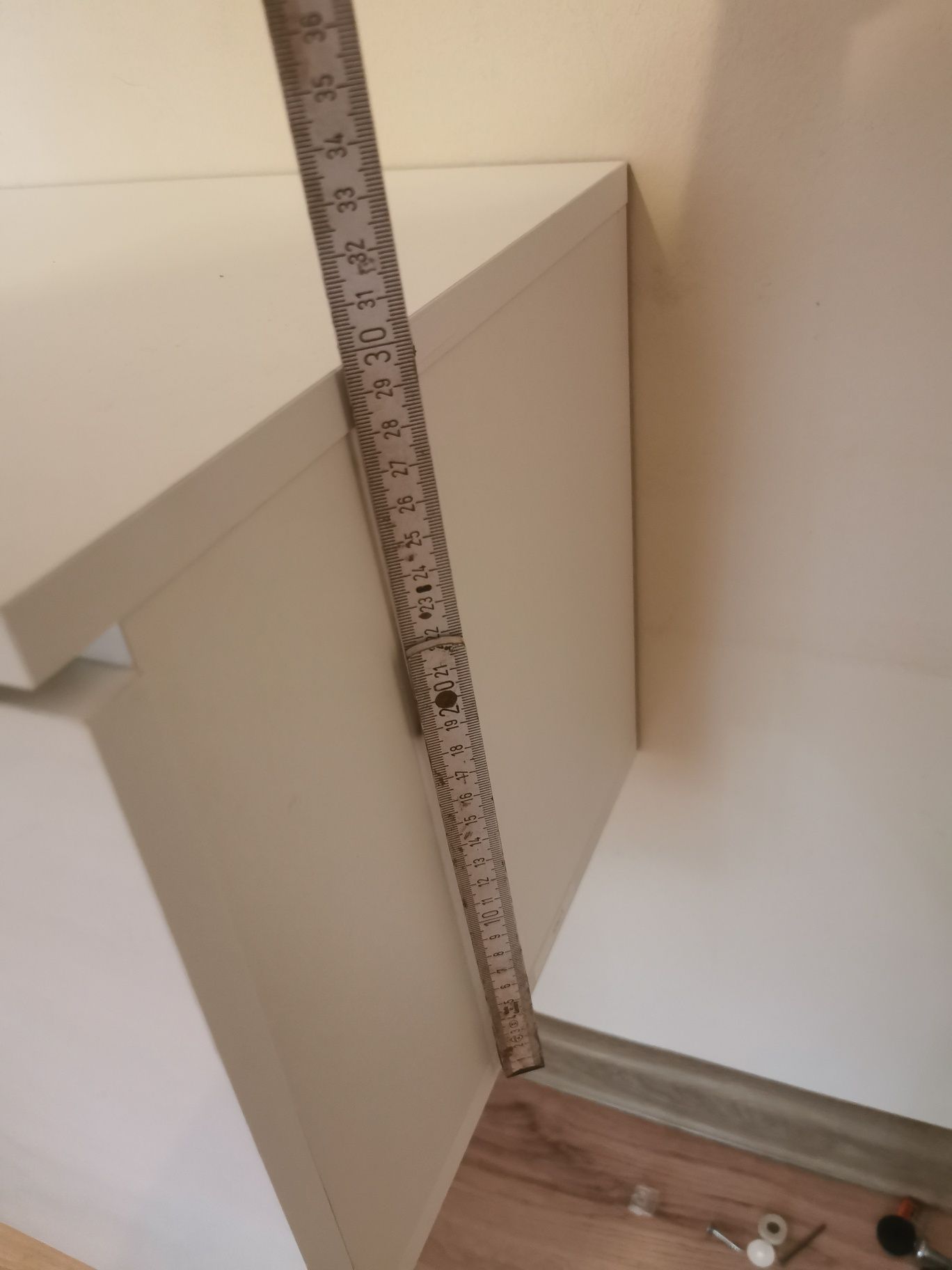 Comodă suspendată cu led