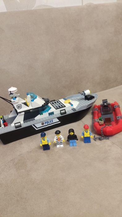 LEGO City 60129 - Полицейска патрулна моторница