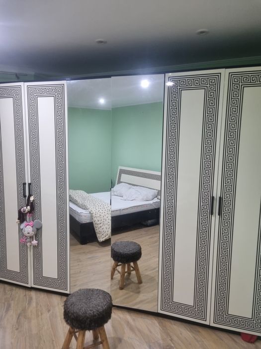 Mobila dormitor cu pat, dulap,  noptiere si dulăpior tv