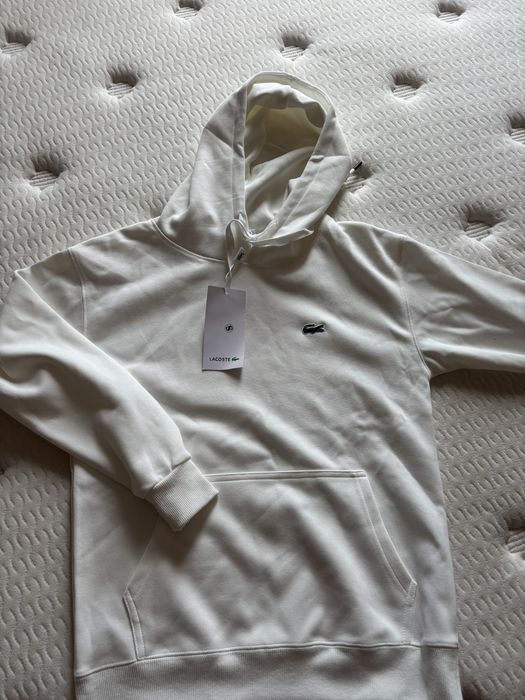 Чисто нов Lacoste суичер