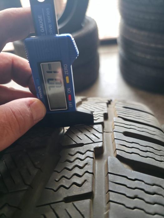 2бр Зимни гуми Michelin Agilis 225/65/16C, dot 1218, 7mm.