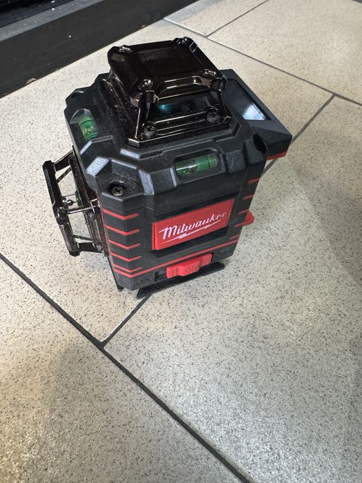 Лазарен нивелир Milwaukee