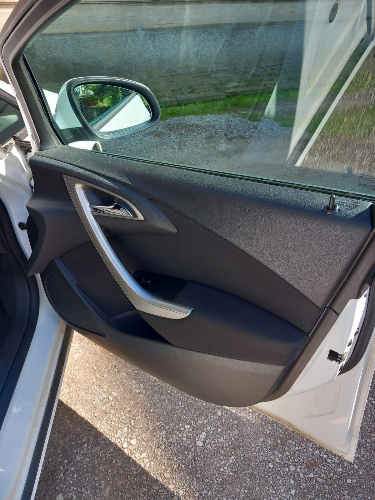 Opel Astra 1.7 дизел; декември 2011