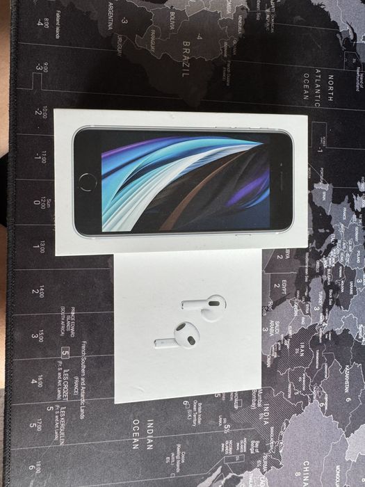 Apple iphone SE 2020 + Apple Airpods 3