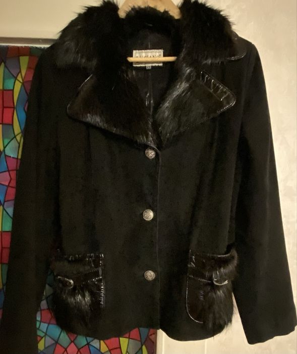 Фирменная чёрная куртка из замши с натуральным мехом