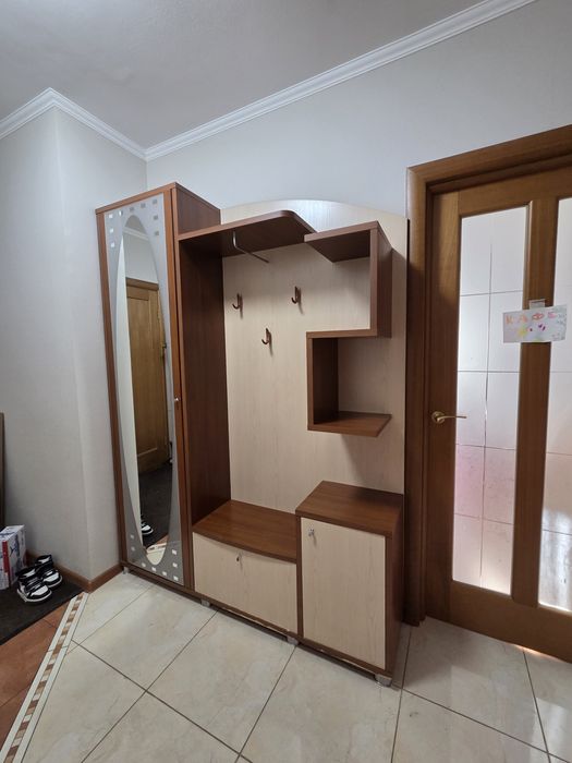 Продам прихожую шкаф