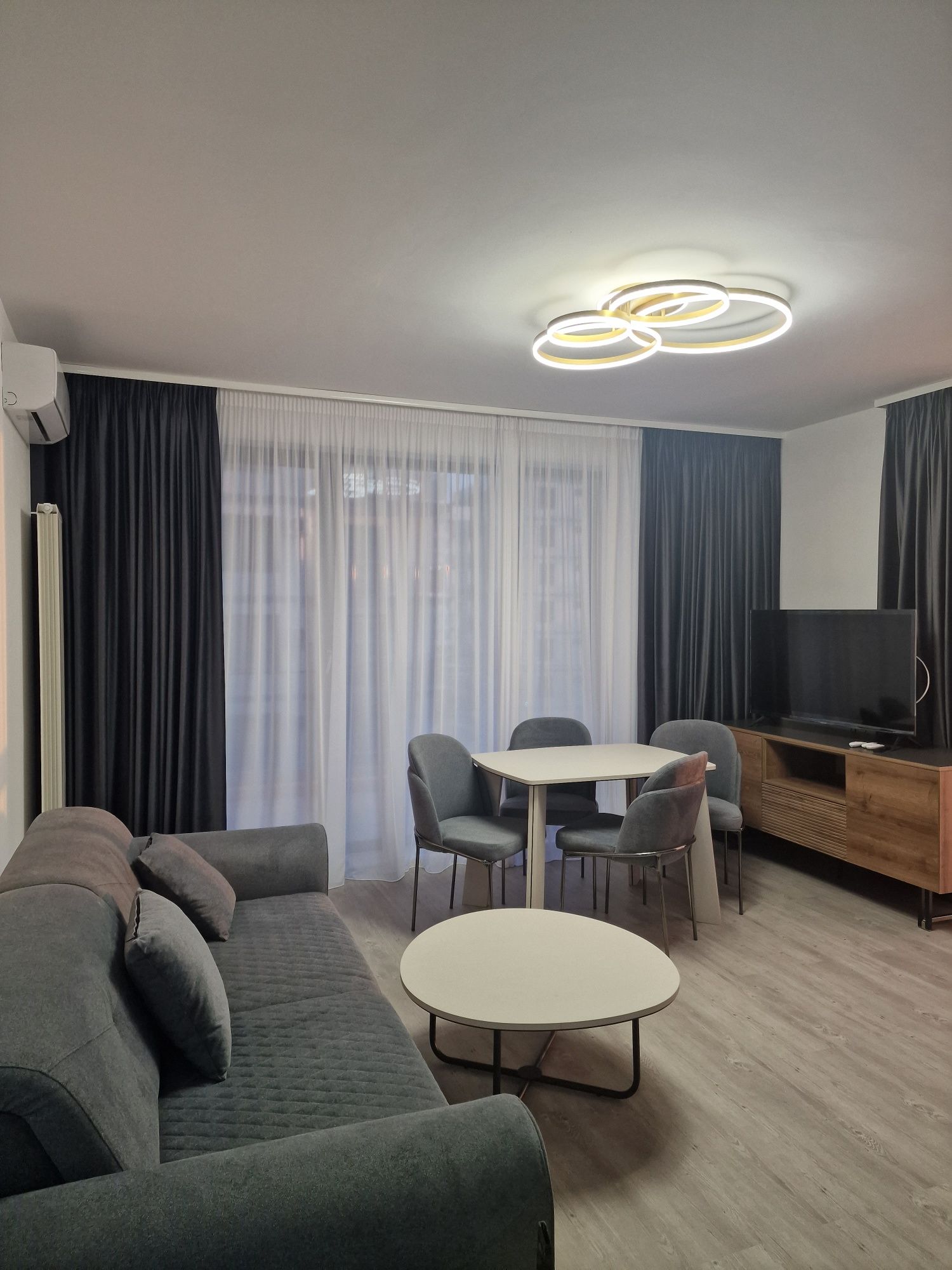 Inchiriez apartament in MamaiaNord fix pe plaja