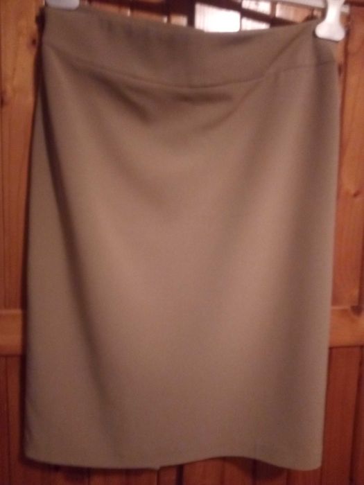 Fusta dreapta, cu slit in fata