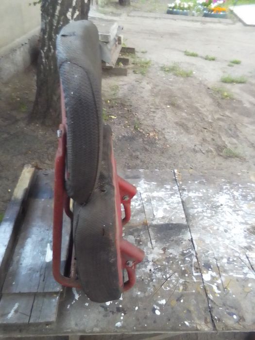 Сиденье откидное