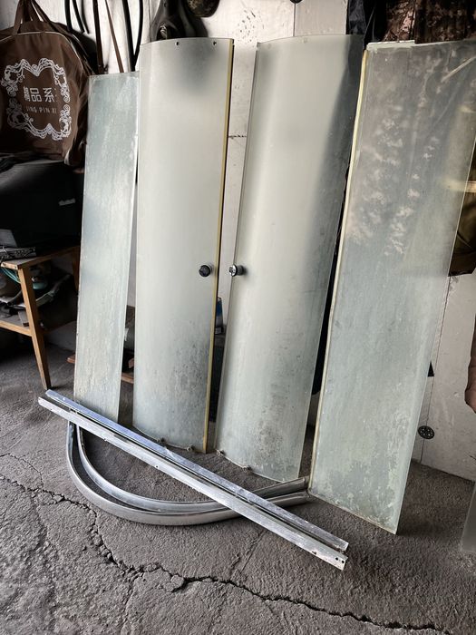 Продам на душкабину двери и боковые