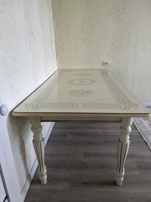 Продаю стол