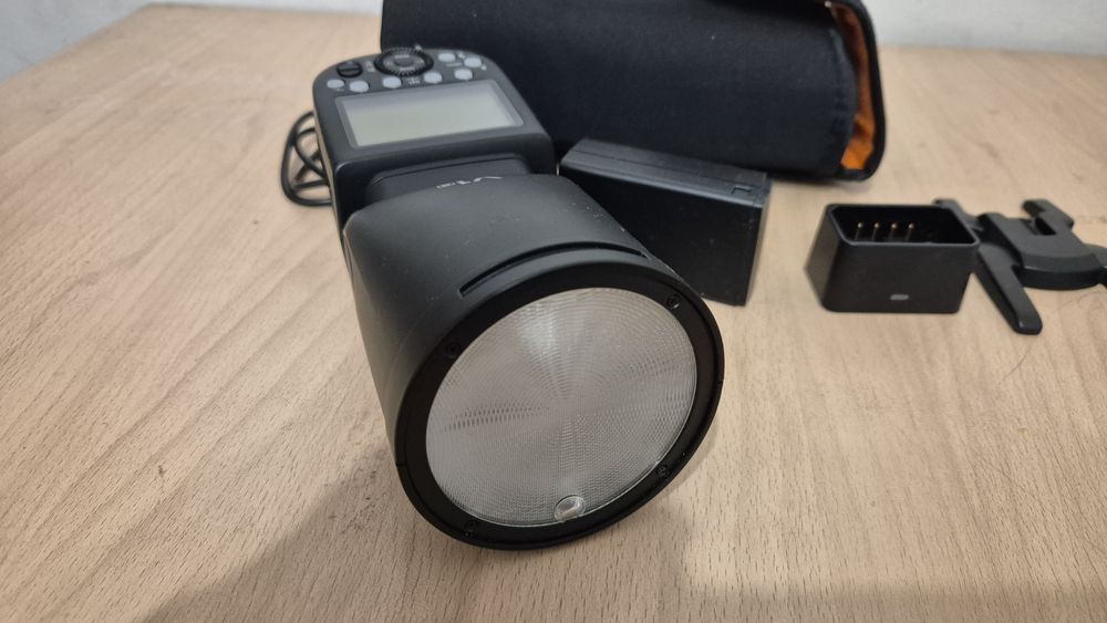 Продаю вспышку накамерную Godox V1 S TTL,для Sony с круглой головой