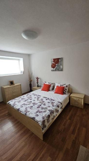 Дава се под наем Двустаен апартамент в Варна, Спортна зала - 40 кв.м за 375 € - Снимка #1