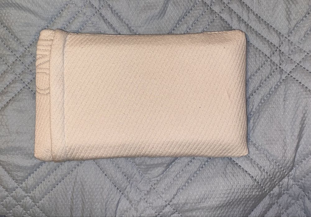 Детска/ бебешка възглавница - мемори пяна